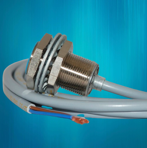 **2m cable | 5mm sensing distance** 